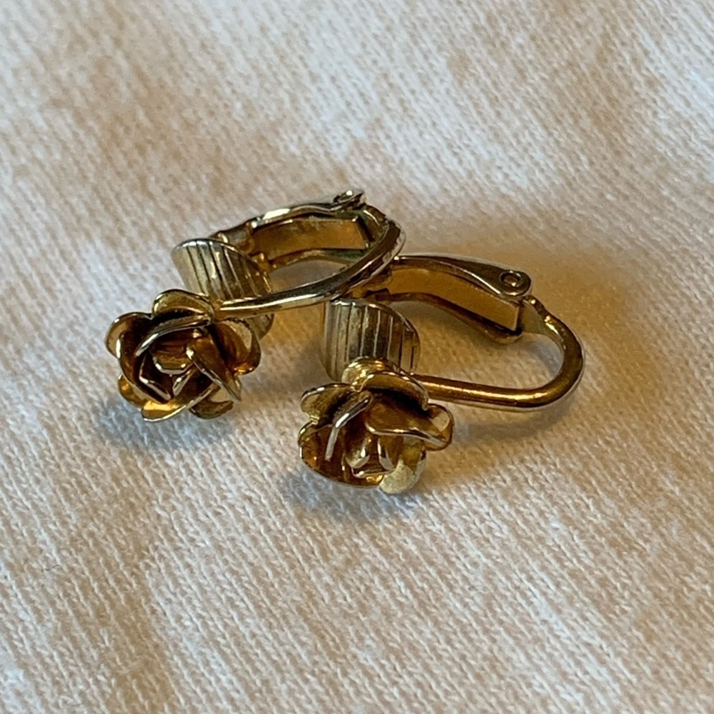 Small Goldtone Rose Clip On Earrings Vintage Lewis Segal California - Picture 6 of 6
